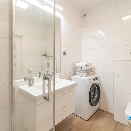 Lazar Nadmorskie Tarasy 아파트 코워브제크